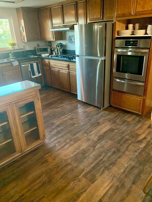 ميكروويف، فرن، موقد طهي مسطح، غسالة أطباق