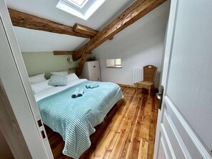 7 habitaciones, tabla de planchar con plancha, wifi y ropa de cama