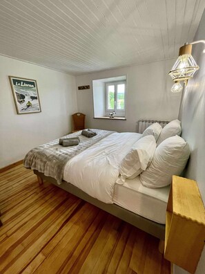 7 habitaciones, tabla de planchar con plancha, wifi y ropa de cama 