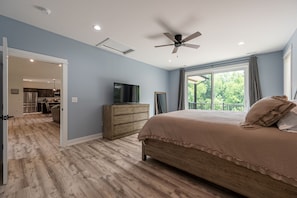 3 bedrooms, desk, iron/ironing board, free WiFi