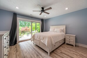 3 bedrooms, desk, iron/ironing board, free WiFi