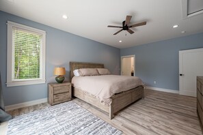 3 Schlafzimmer, Schreibtisch, Bügeleisen/Bügelbrett, kostenloses WLAN