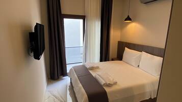 Hypo-allergenic bedding, blackout drapes, soundproofing, free WiFi