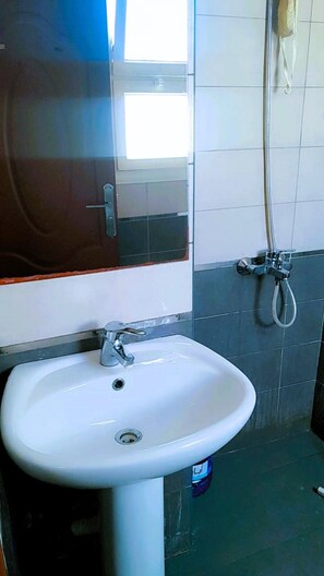 Haartrockner, Seife, Toilettenpapier