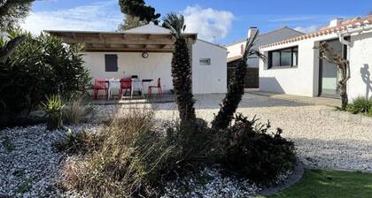 Houses & Villas for 6 People