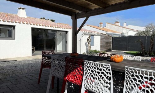 Houses & Villas for 6 People