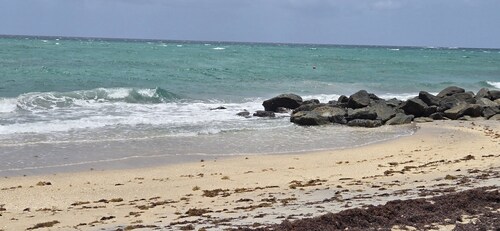 Charming 3-bedroom house with WiFi and AC in Boynton Beach