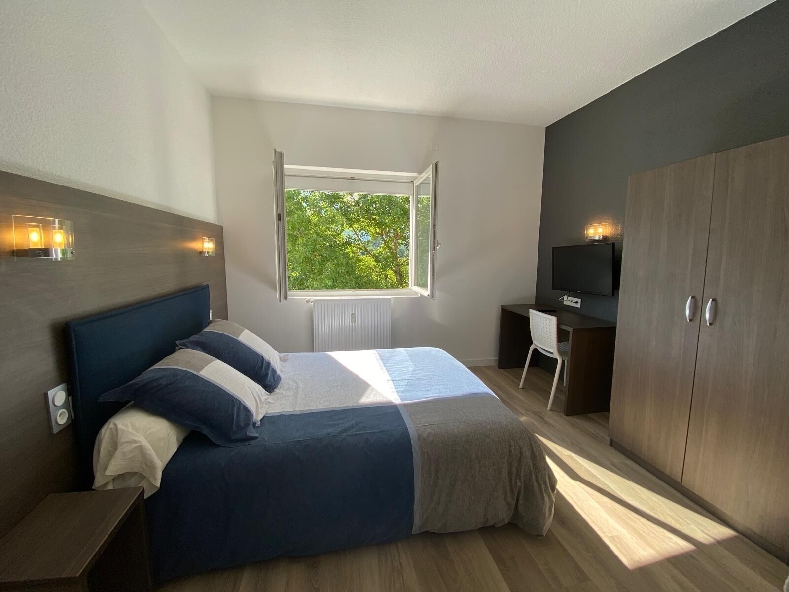 3 chambres, fer et planche à repasser, Wi-Fi gratuit, draps fournis