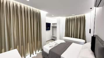 Quarto casal lua de mel, 1 cama Queen, sacada, vista para o mar | Wi-Fi de cortesia