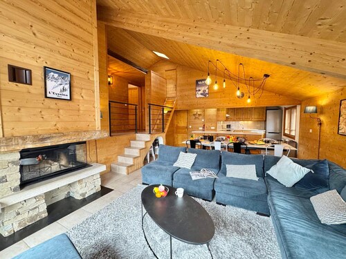 Mountain chalet in Vars Les Claux, near slopes, up to 13 people