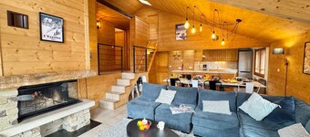 Mountain chalet in Vars Les Claux, near slopes, up to 13 people