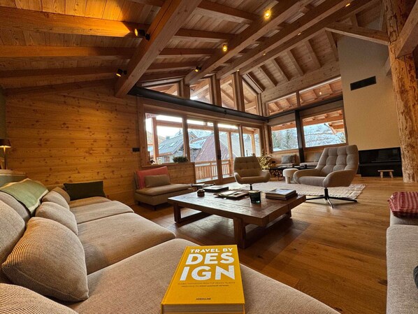 Unclassified image, 1 of 12, button