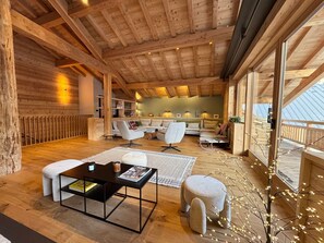 Unclassified image, 5 of 12, button