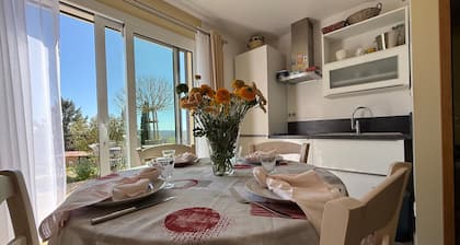 Maison de charme avec vue sur Excideuil, au calme