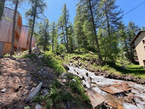 Property grounds - Exceptional chalet in Vars, 9 ppl, modern comfort (Vars)
