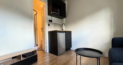 Comfortable Love Cocoon In Caen