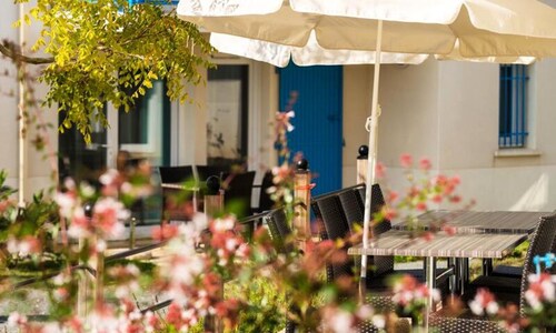 4 Rooms or 4 Rooms Duplex 8 People