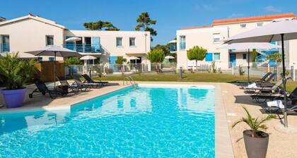4 Rooms or 4 Rooms Duplex 8 People
