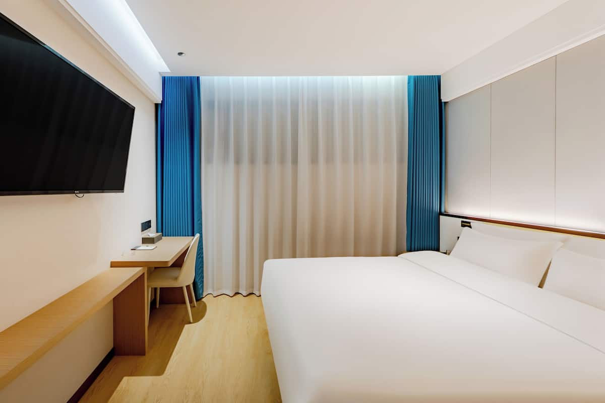 Standard Double Room | Egyptian cotton sheets, premium bedding, down duvets, memory-foam beds