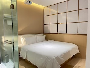 Economy Double Room | Egyptian cotton sheets, premium bedding, down comforters - qingle hotel (Shanghai)