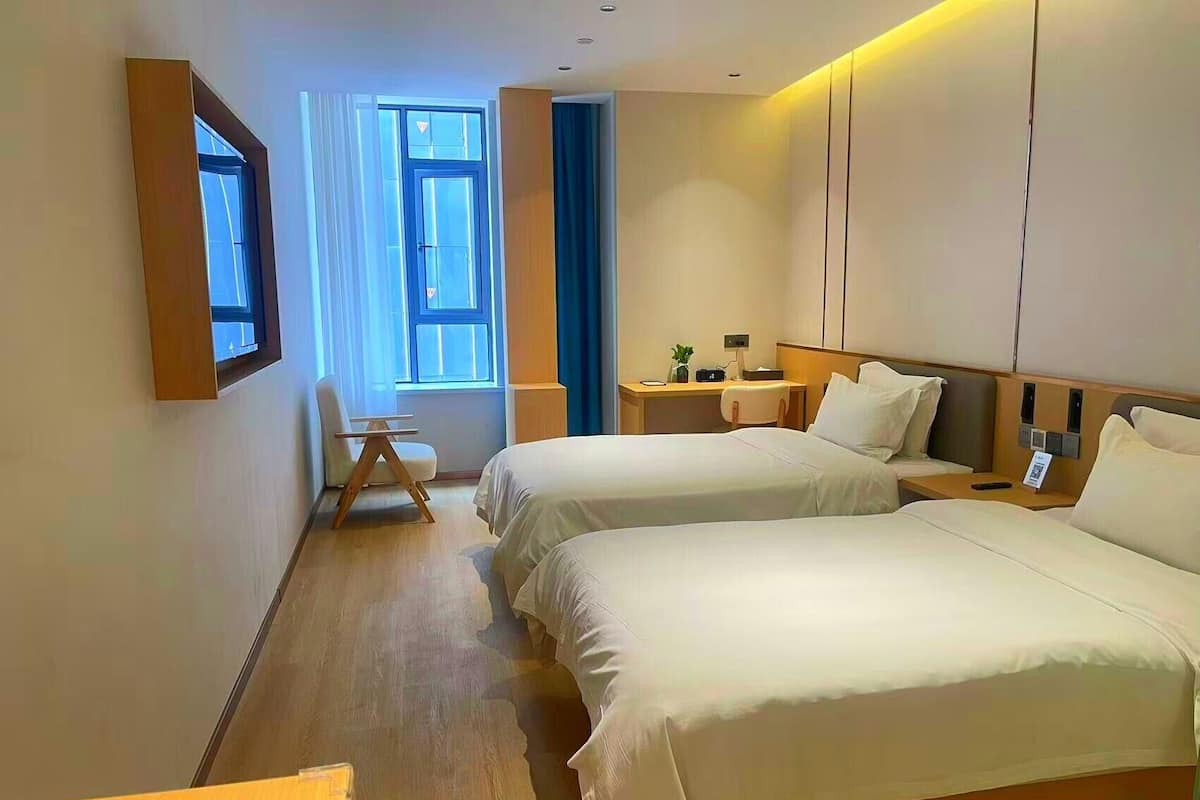 Comfort Twin Room, City View | Egyptian cotton sheets, premium bedding, down duvets, memory-foam beds