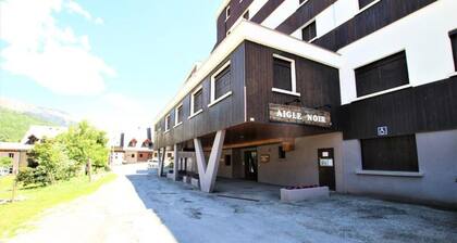Aigle Noir Residence Studio