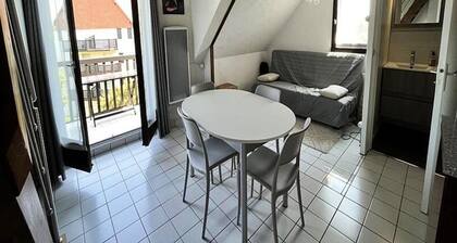 Charming Cocoon Near the Beach