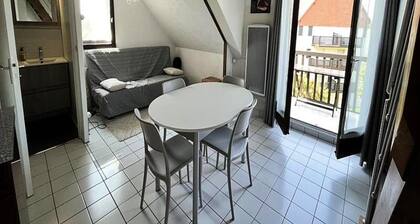 Charming Cocoon Near the Beach