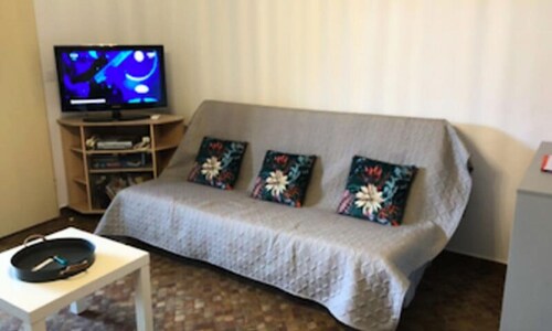 Comfort With Parking and Garden