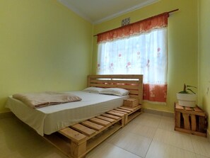 2 bedrooms, iron/ironing board, WiFi, bed sheets