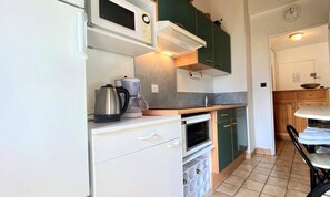 Fridge, microwave, dishwasher, coffee/tea maker