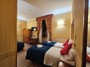 Neljän hengen deluxe-huone | Työpöytä, ilmainen Wi-Fi