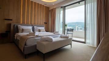 Deluxe Room, Sea View | Blackout drapes, soundproofing, free WiFi
