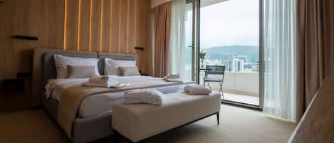 Deluxe Room, Sea View | Blackout curtains, soundproofing, free WiFi