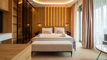 Blackout curtains, soundproofing, free WiFi