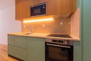 Micro-ondes, four, plaque de cuisson, lave-vaisselle