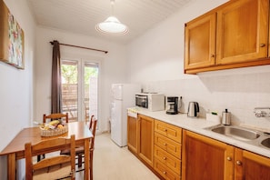 Geladeira, fogão, cooktop, cafeteira/chaleira