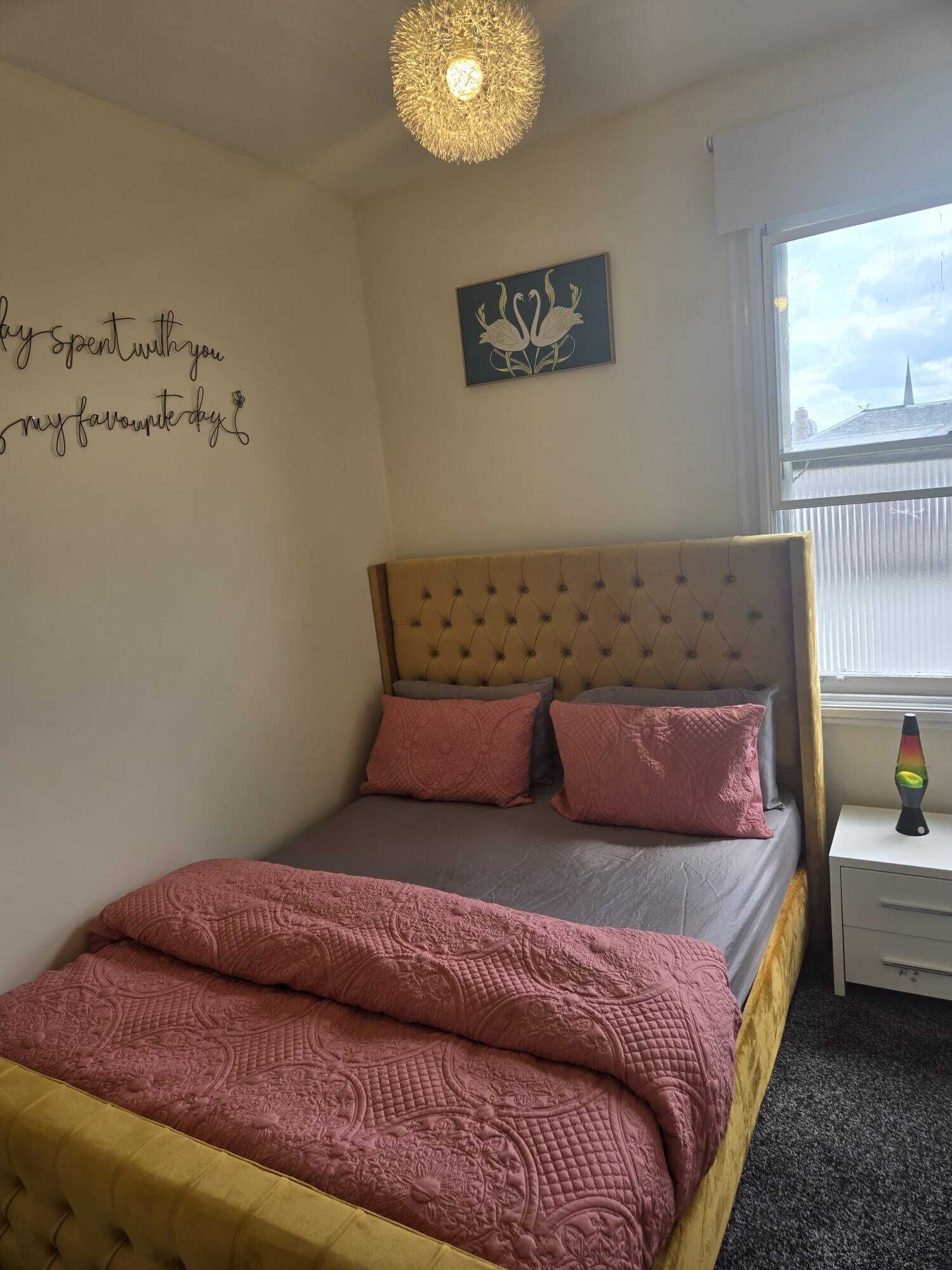 2 bedrooms, iron/ironing board, Internet, bed sheets