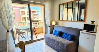 Love Nest With Balcony Close to the Sea