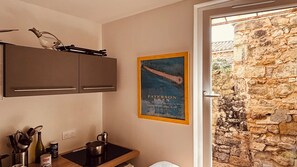 Micro-ondes, four, plaque de cuisson, lave-vaisselle