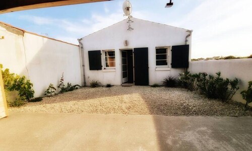 Houses & Villas for 6 People