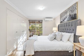 3 bedrooms, desk, iron/ironing board, free WiFi