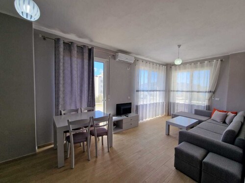 Spacious 4-bedroom apartment with AC, WiFi in brilliant Radhimë