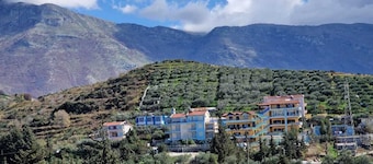 Spacious 4-bedroom apartment with AC, WiFi in brilliant Radhimë