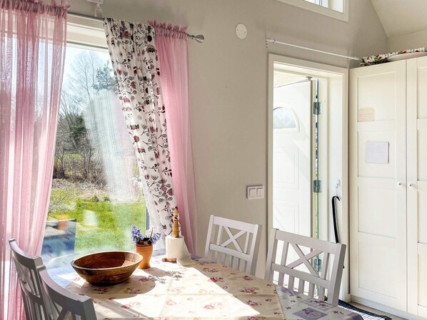 House | Interior - Charming Garden Cottage in Levide (Hemse)