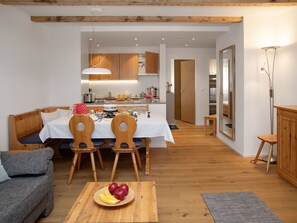 Interior - Beautiful apartment for 4 people with WIFI, pool, TV, balcony and panoramic view (Falera)