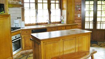 Dishwasher, cookware/dishes/utensils