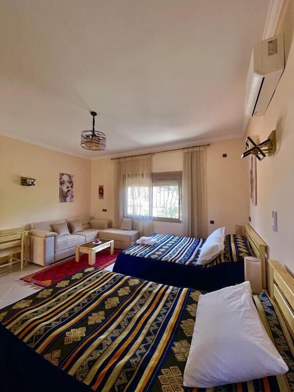 Laptopgeeigneter Arbeitsplatz, kostenloses WLAN