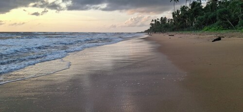 Sandy Steps- home stay upstairs 1 bedroom apartment with AC and WiFi