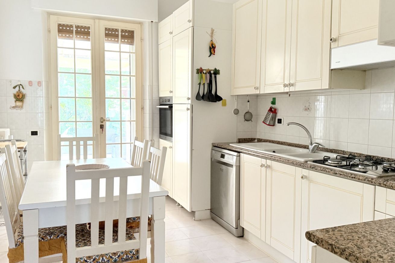 Fridge, dishwasher
